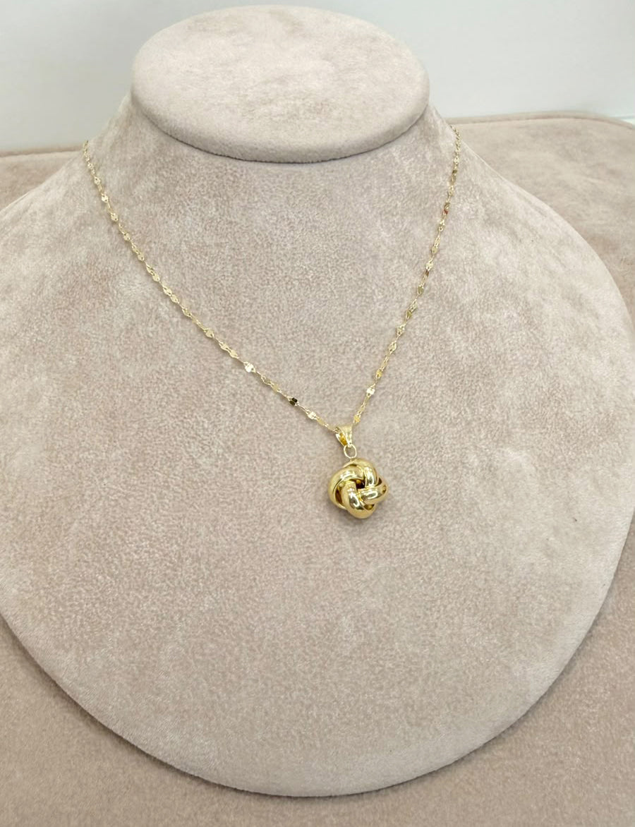 COLLANA CON PENDENTE NODO BOMBATO INTRECCIATO IN ORO GIALLO 18 KT