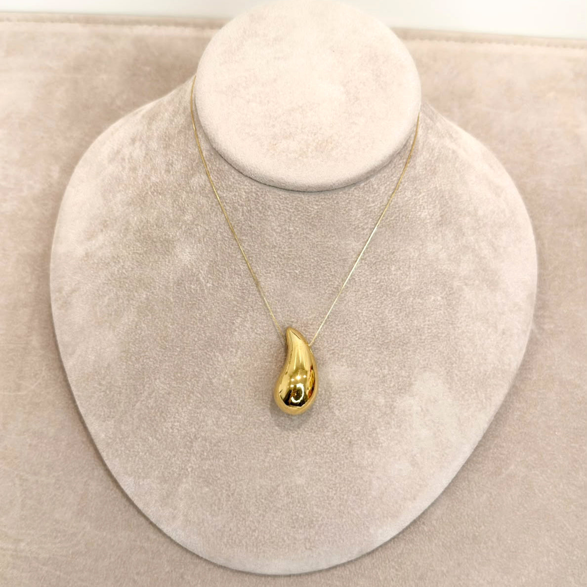 COLLANA IN ORO GIALLO 18 KT (750) CON PENDENTE A GOCCIA