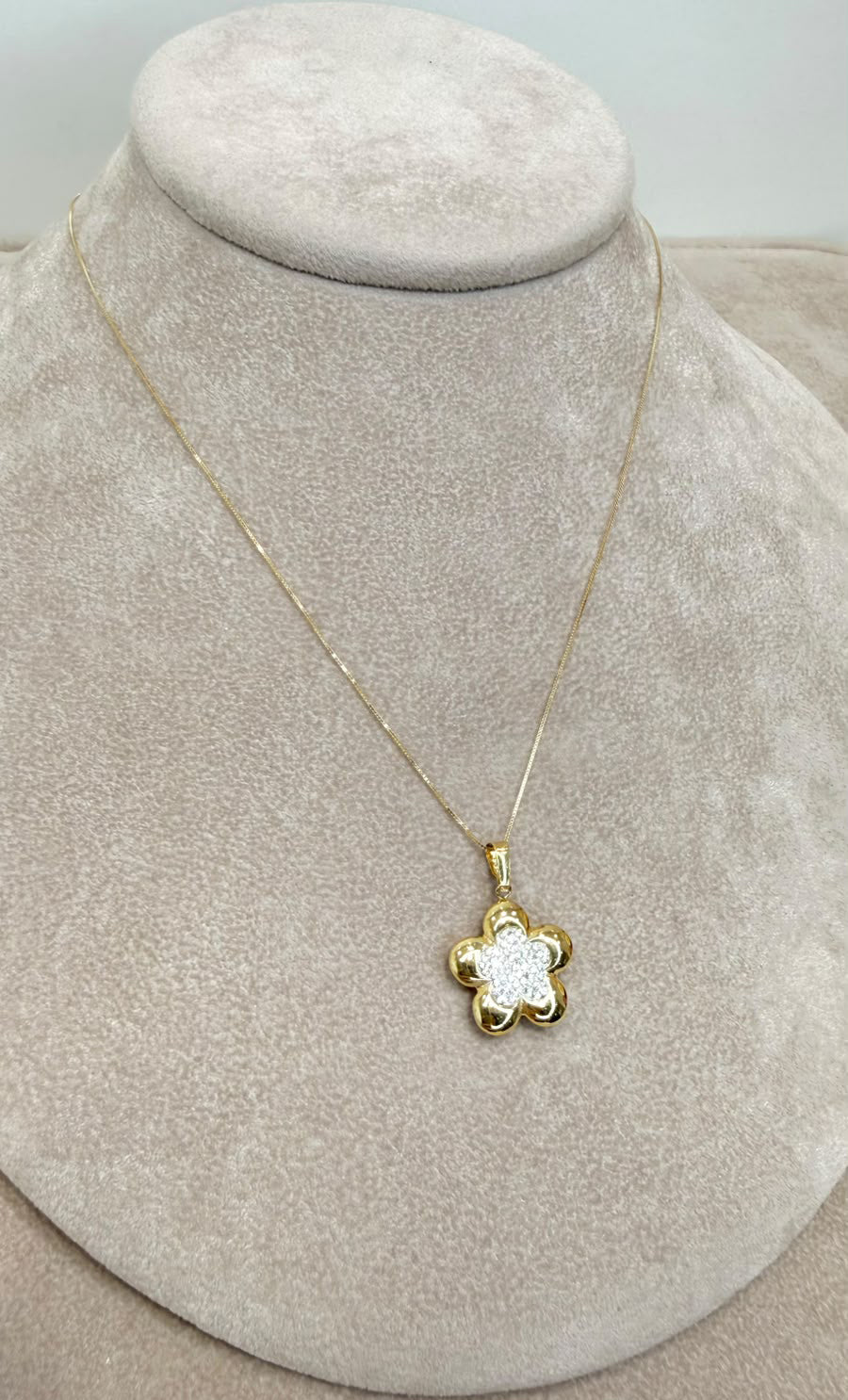 COLLANA IN ORO GIALLO 18 KT (750) CON PENDENTE FIORE E ZIRCONI