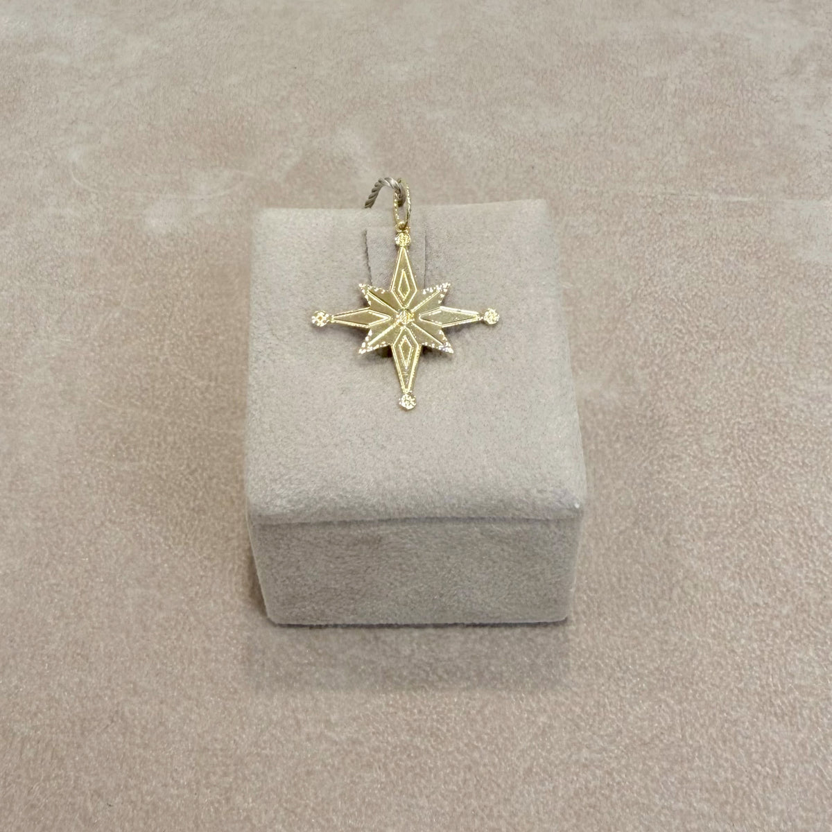CIONDOLO ROSA DEI VENTI IN ORO GIALLO 18 KT (750)