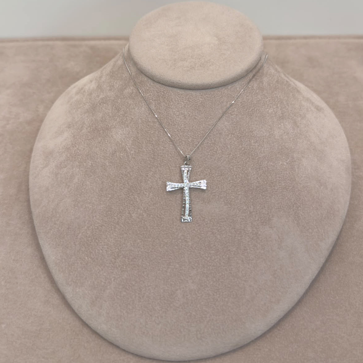 COLLANA CON CROCE IN ORO BIANCO 18 KT (750) E ZIRCONI