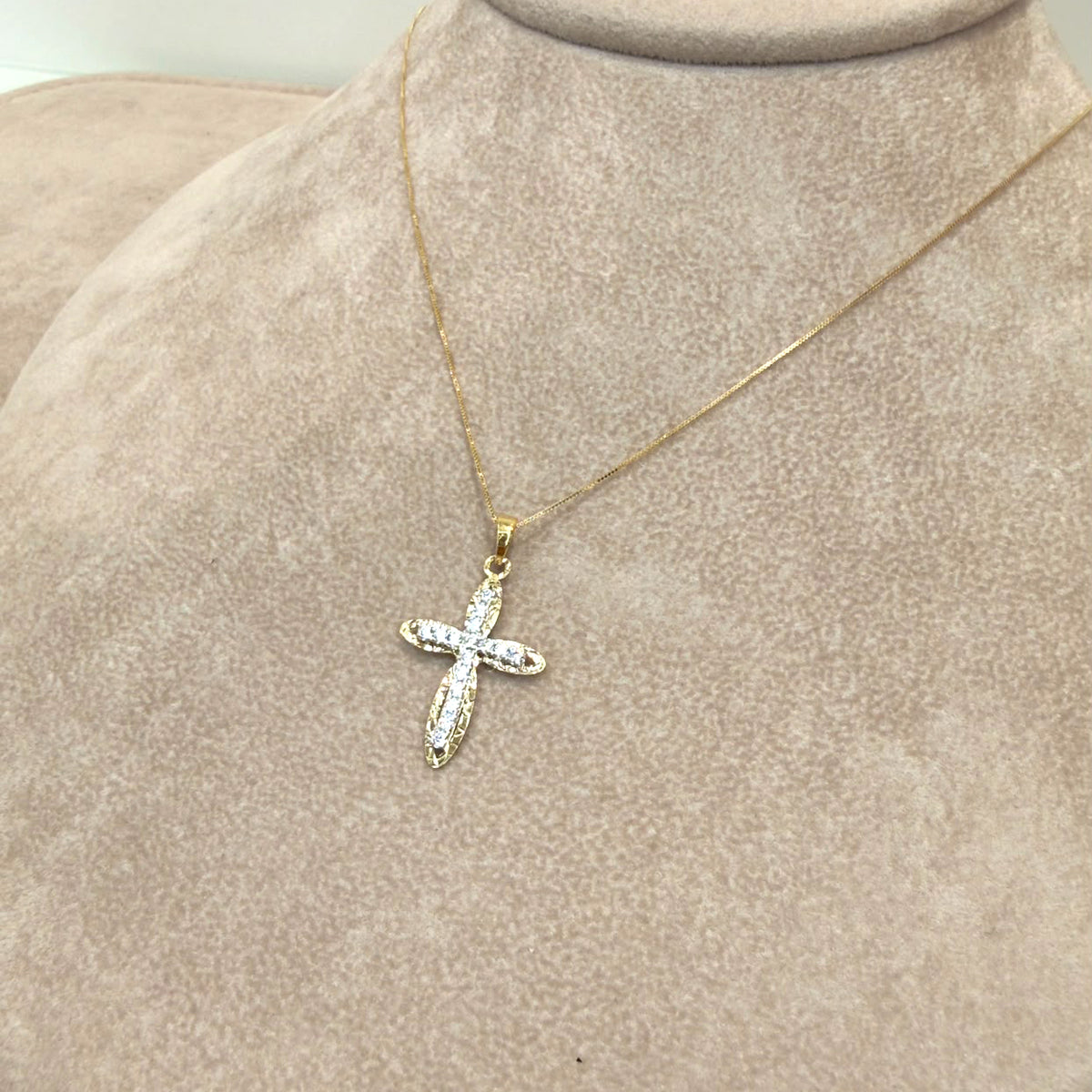 COLLANA CON CROCE IN ORO GIALLO E BIANCO 18 KT (750) E ZIRCONI