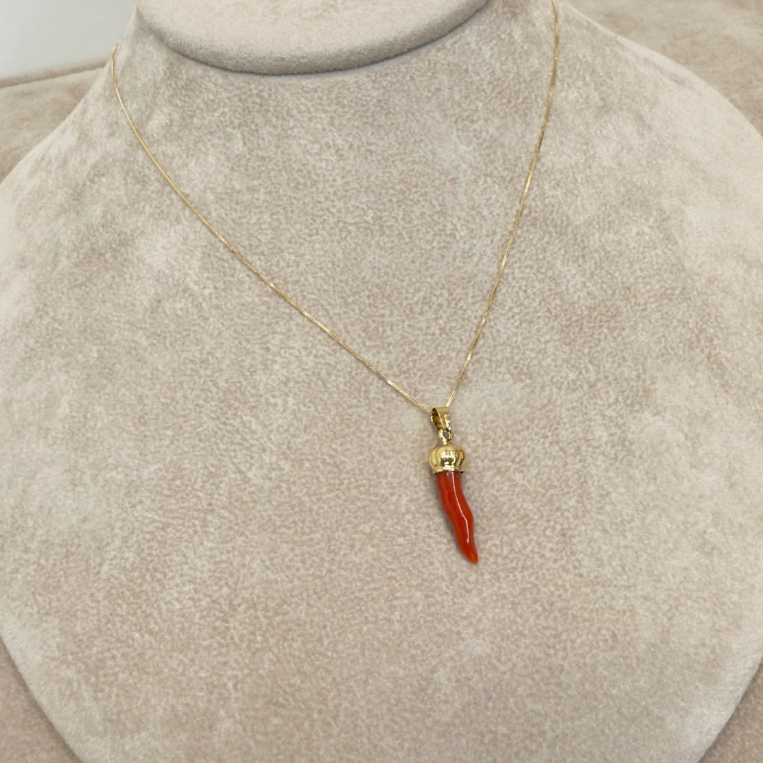 COLLANA CON CORNETTO ROSSO IN ORO GIALLO 18 KT (750)