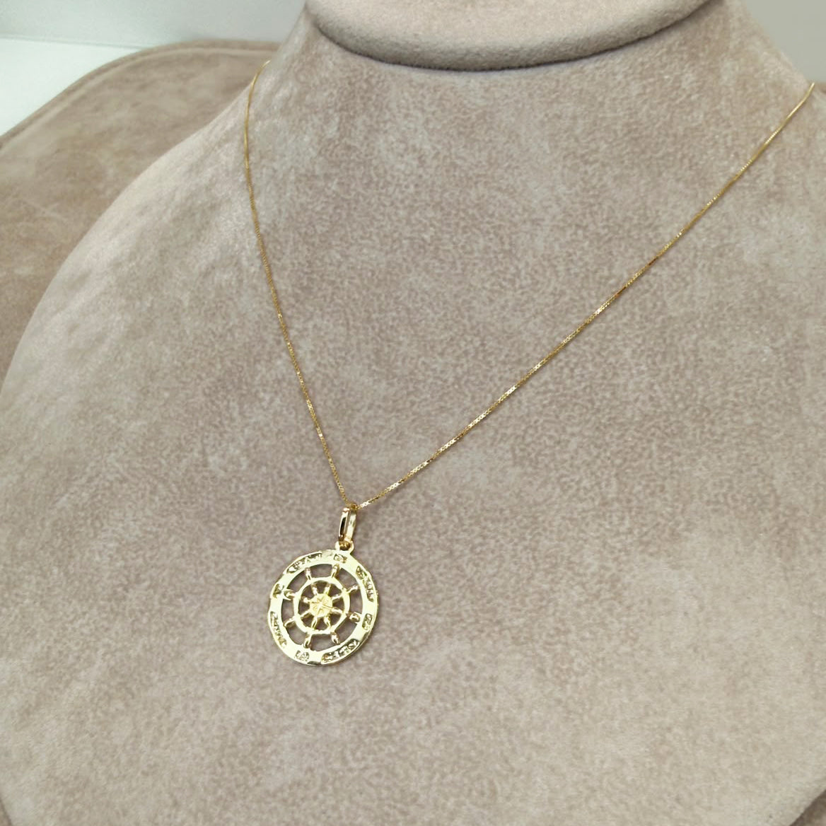 COLLANA CON PENDENTE ROSA DEI VENTI IN ORO GIALLO 18 KT (750)