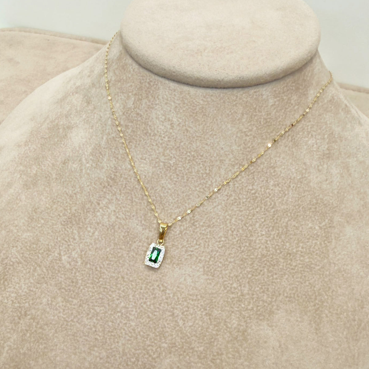 COLLANA IN ORO GIALLO 18 KT (750) CON PENDENTE PIETRA VERDE E ZIRCONI