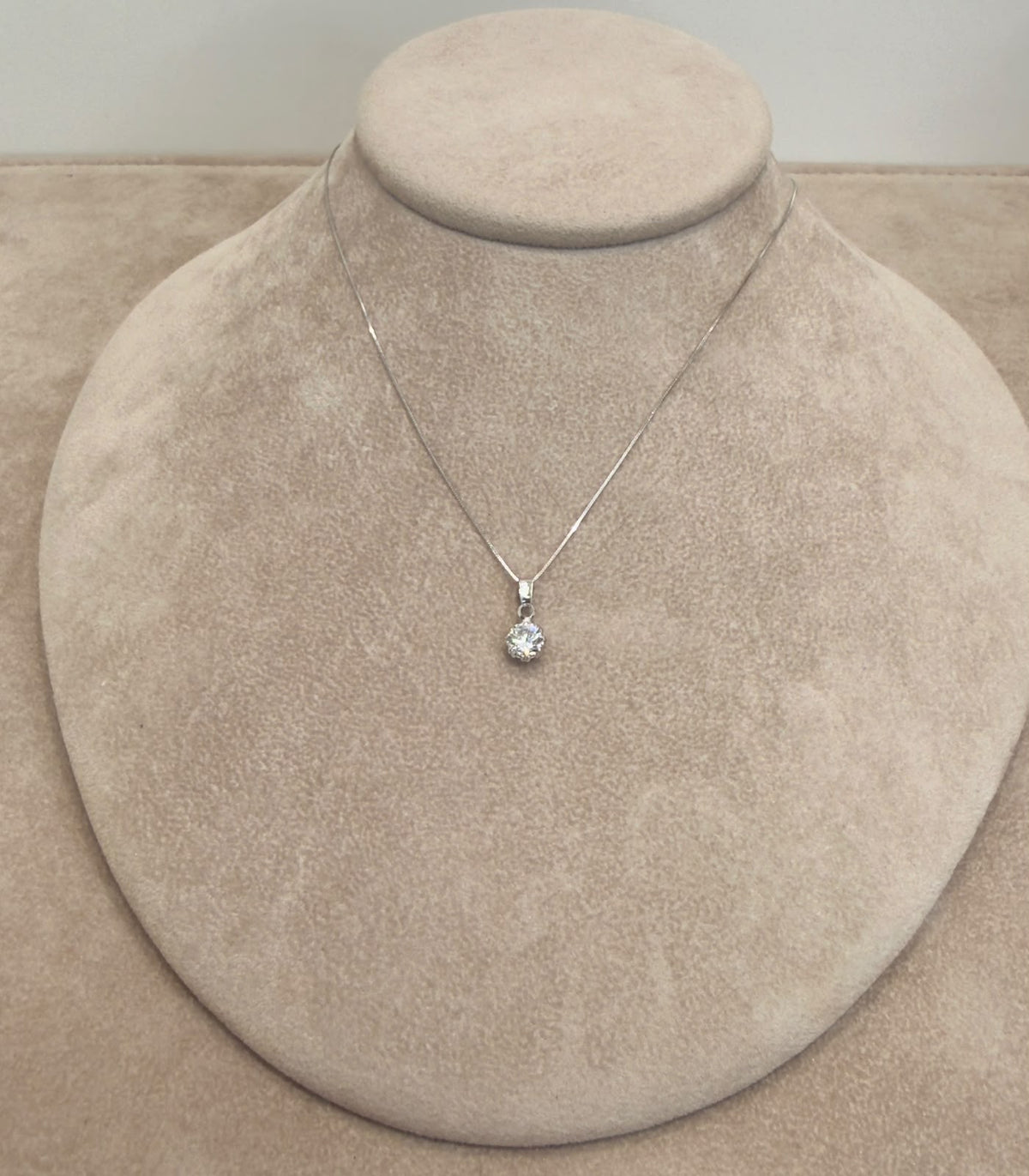 COLLANA IN ORO BIANCO 18 KT (750) CON PENDENTE PUNTO LUCE E ZIRCONI