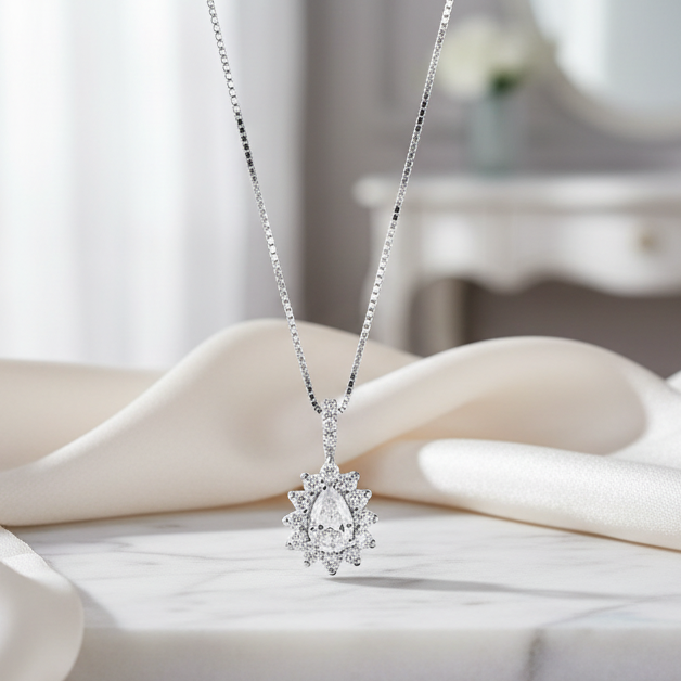 COLLANA CON GOCCIA IN ORO BIANCO 18 CARATI CON DIAMANTI