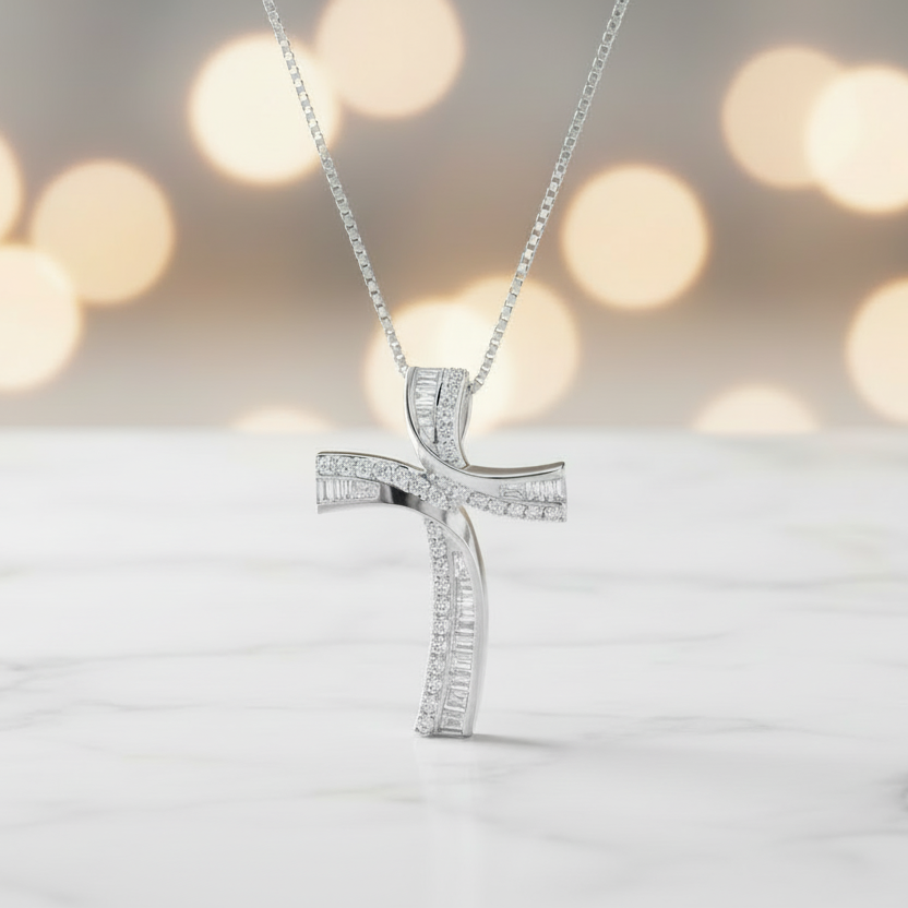 COLLANA CON CROCE IN ORO BIANCO 18KT DIAMANTI E BAGUETTE