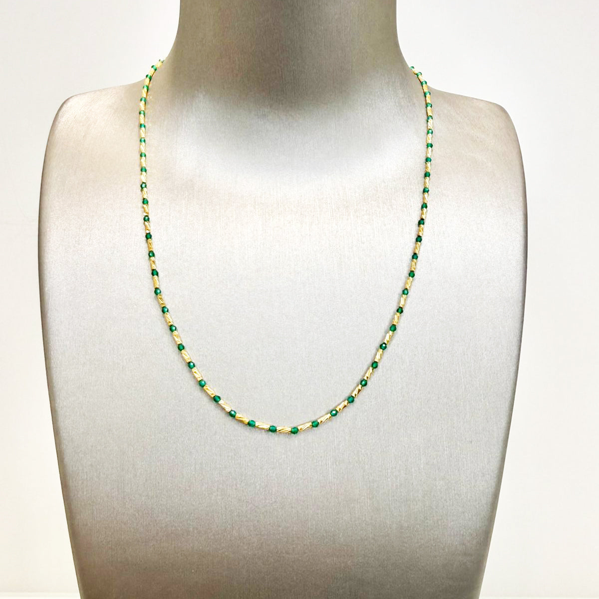Collana con sfere verdi in oro giallo 18KT (750) – Unisex elegante