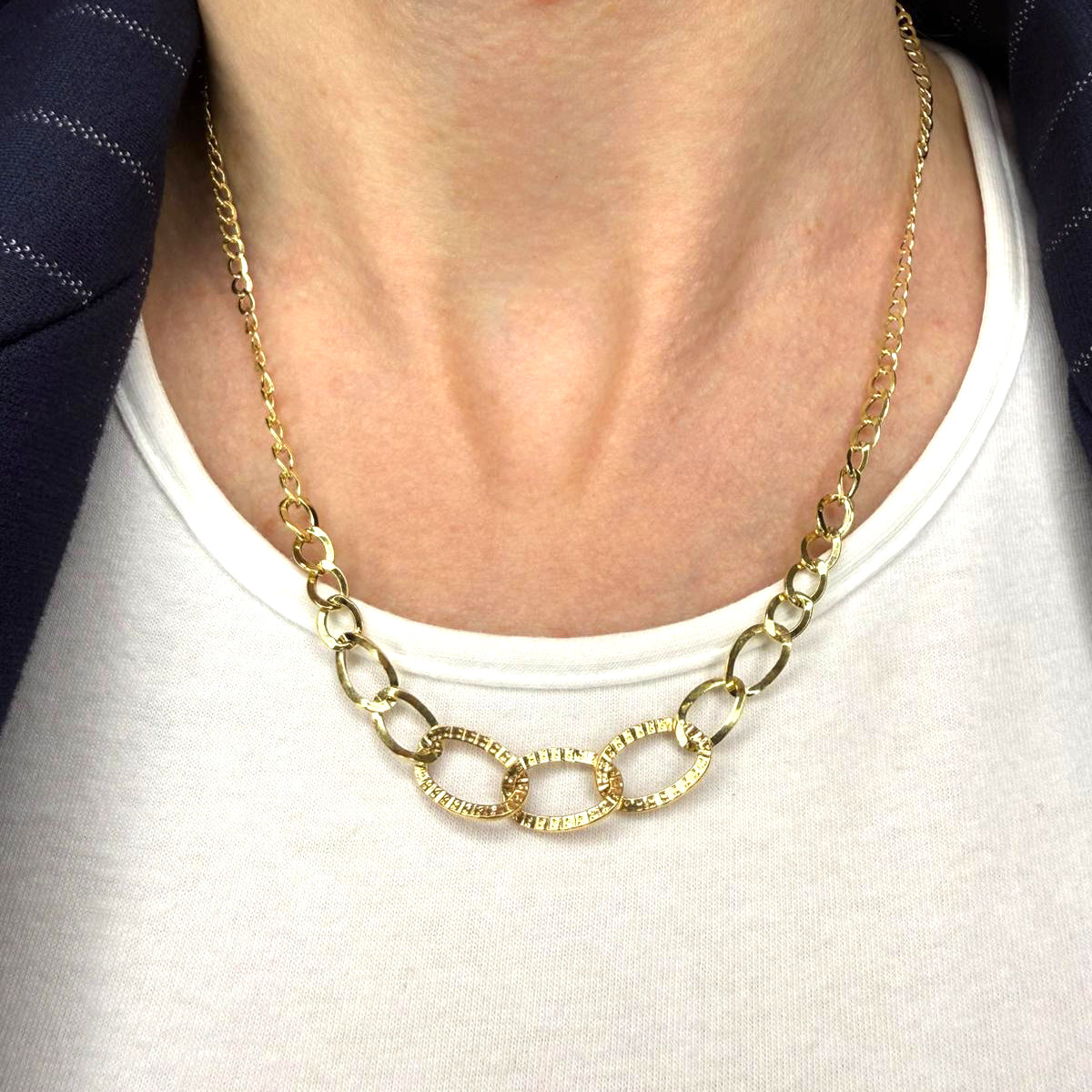 Collana con maglie ovali lavorate in oro giallo 18KT (750) – Elegante e moderna