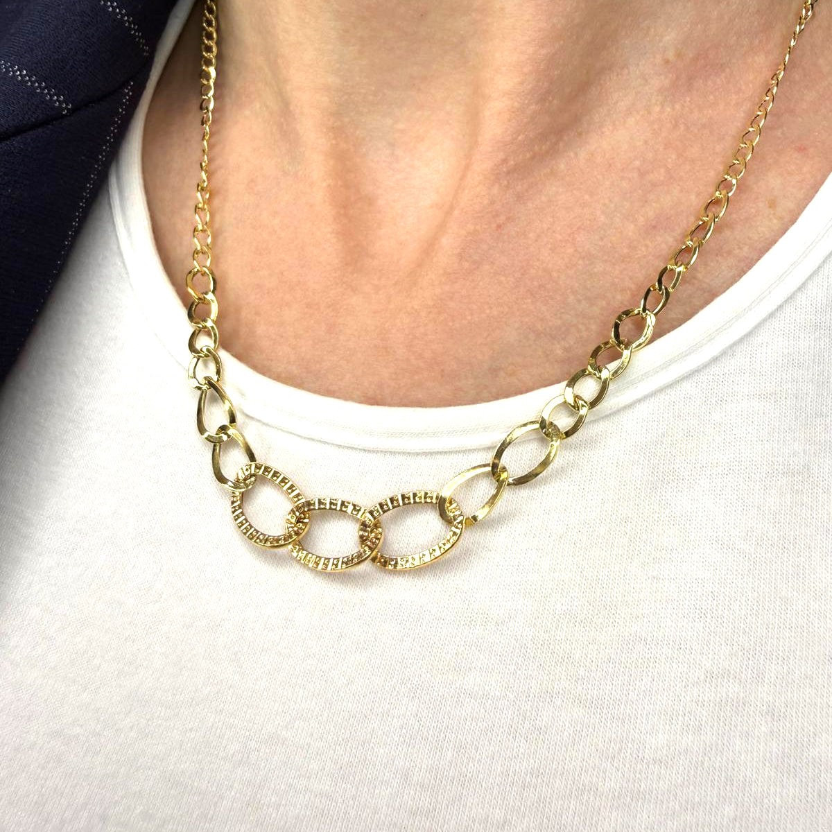 Collana con maglie ovali lavorate in oro giallo 18KT (750) – Elegante e moderna