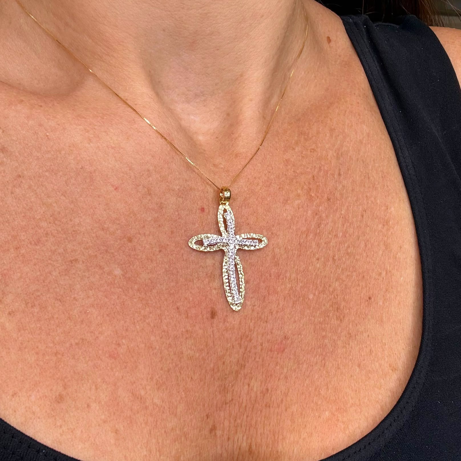 Collana con Croce in Oro Giallo 18 KT e Zirconi