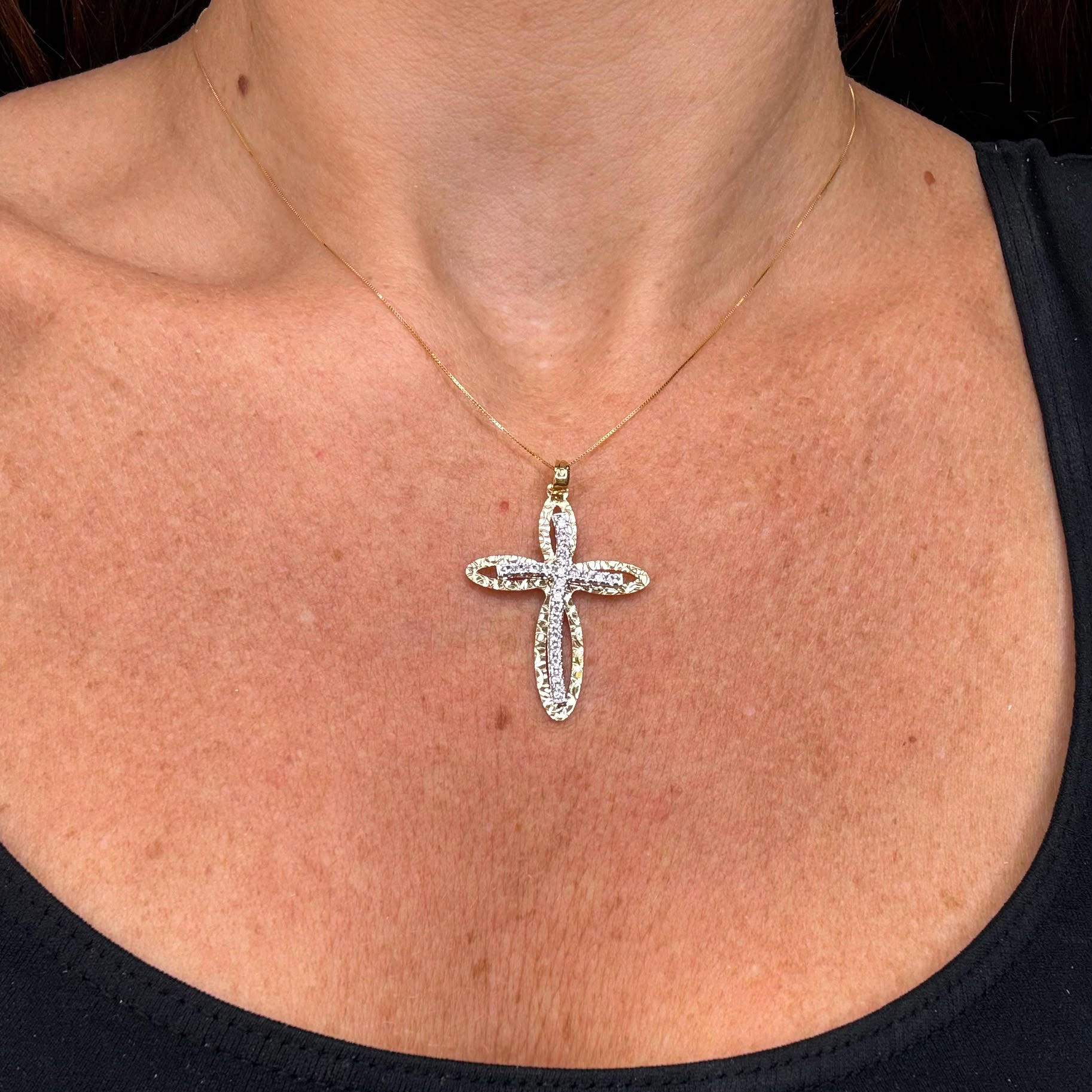 Collana con Croce in Oro Giallo 18 KT e Zirconi