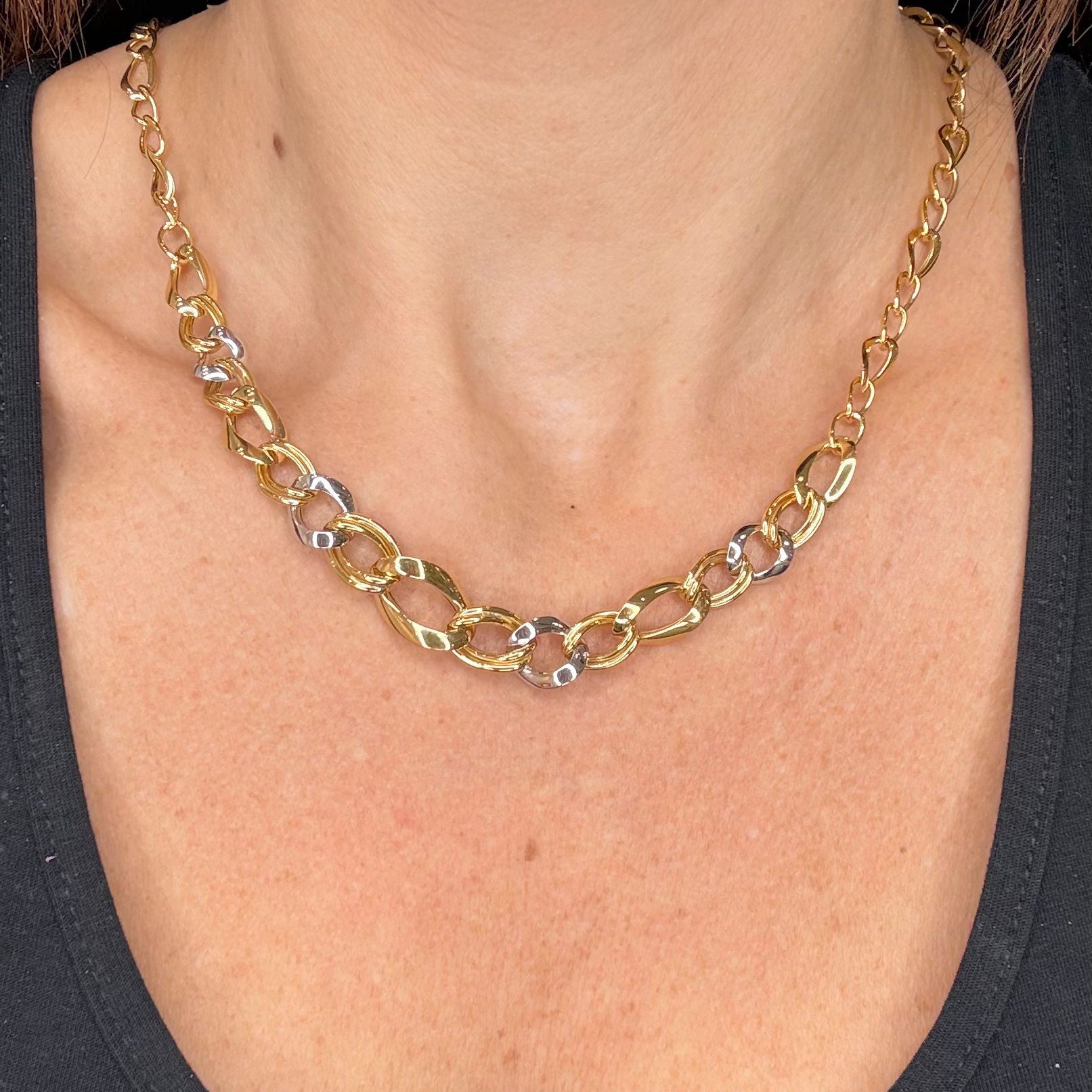 Collana Bicolore con Anelli Intrecciati in Oro 18 KT