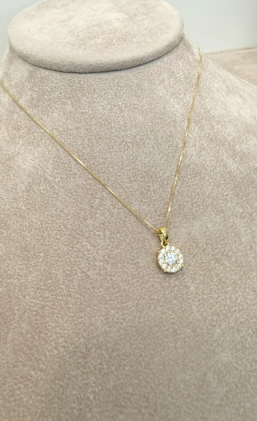 COLLANA CON PENDENTE PUNTO LUCE TONDO CON ZIRCONI IN ORO GIALLO 18 KT