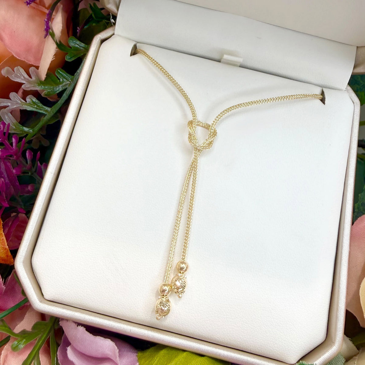 COLLANA IN ORO GIALLO 18 KT (750) CON NODO E PENDENTI