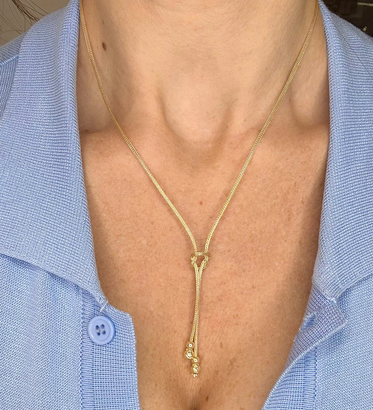 COLLANA IN ORO GIALLO 18 KT (750) CON NODO E PENDENTI
