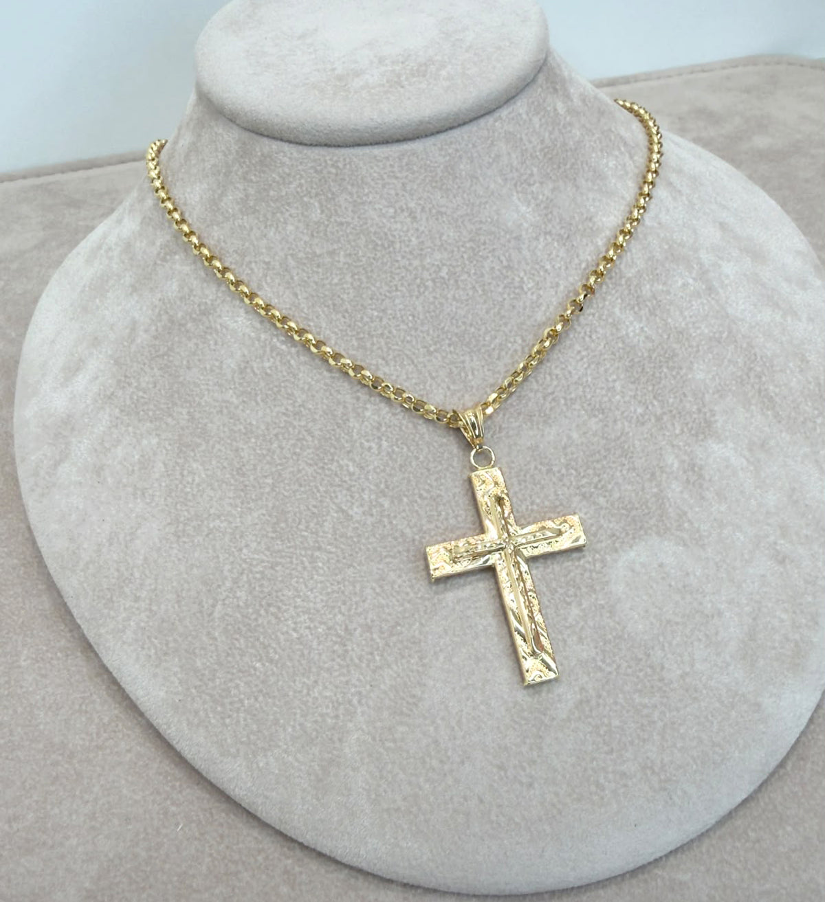 COLLANA CON CROCE LAVORATA IN ORO GIALLO 18 KT (750)