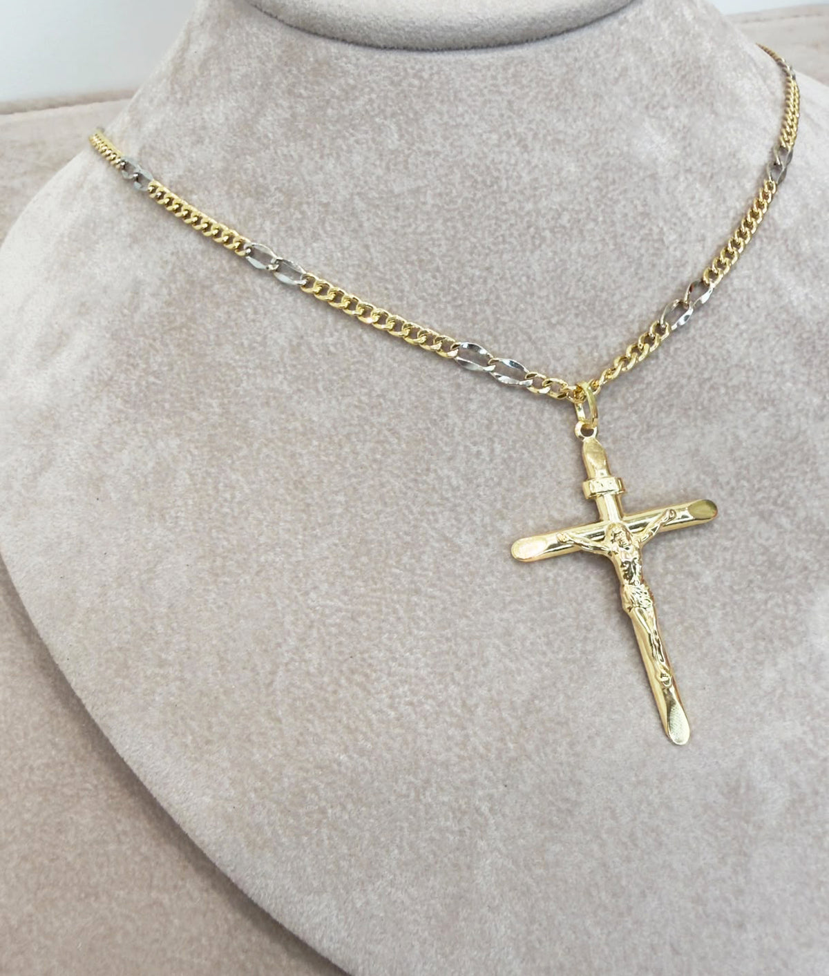 COLLANA CON CROCIFISSO IN ORO GIALLO E BIANCO 18 KT (750)