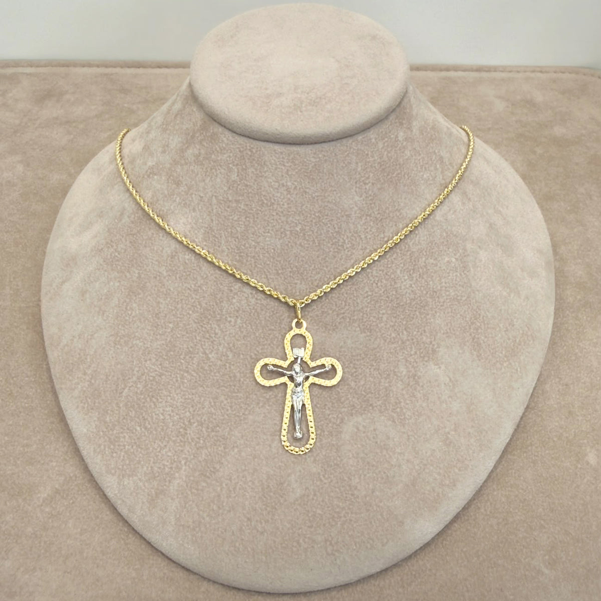 COLLANA CON CROCE BICOLORE IN ORO GIALLO E BIANCO 18 KT (750)