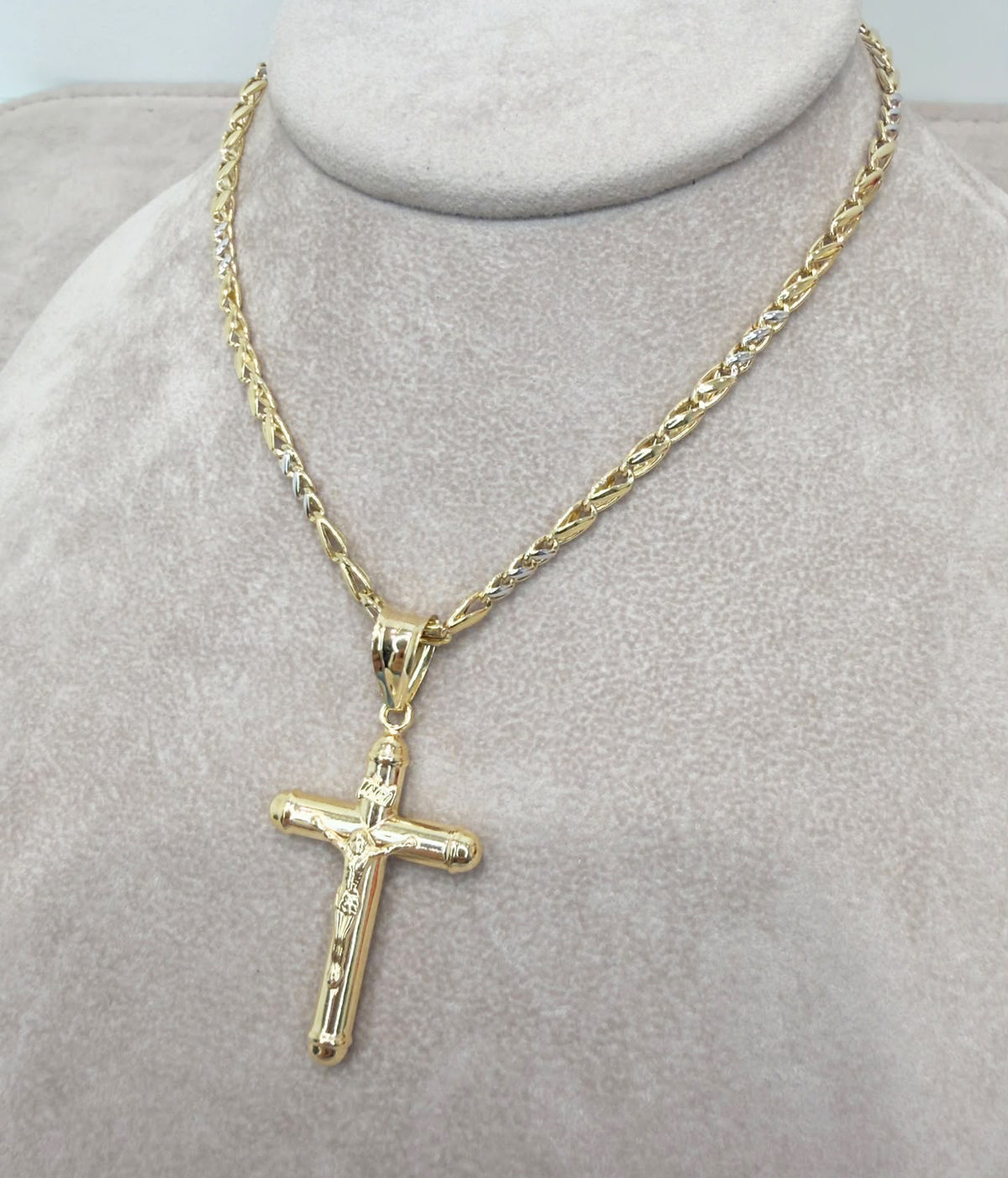 COLLANA UOMO CON CROCIFISSO IN ORO GIALLO 18 KT (750)
