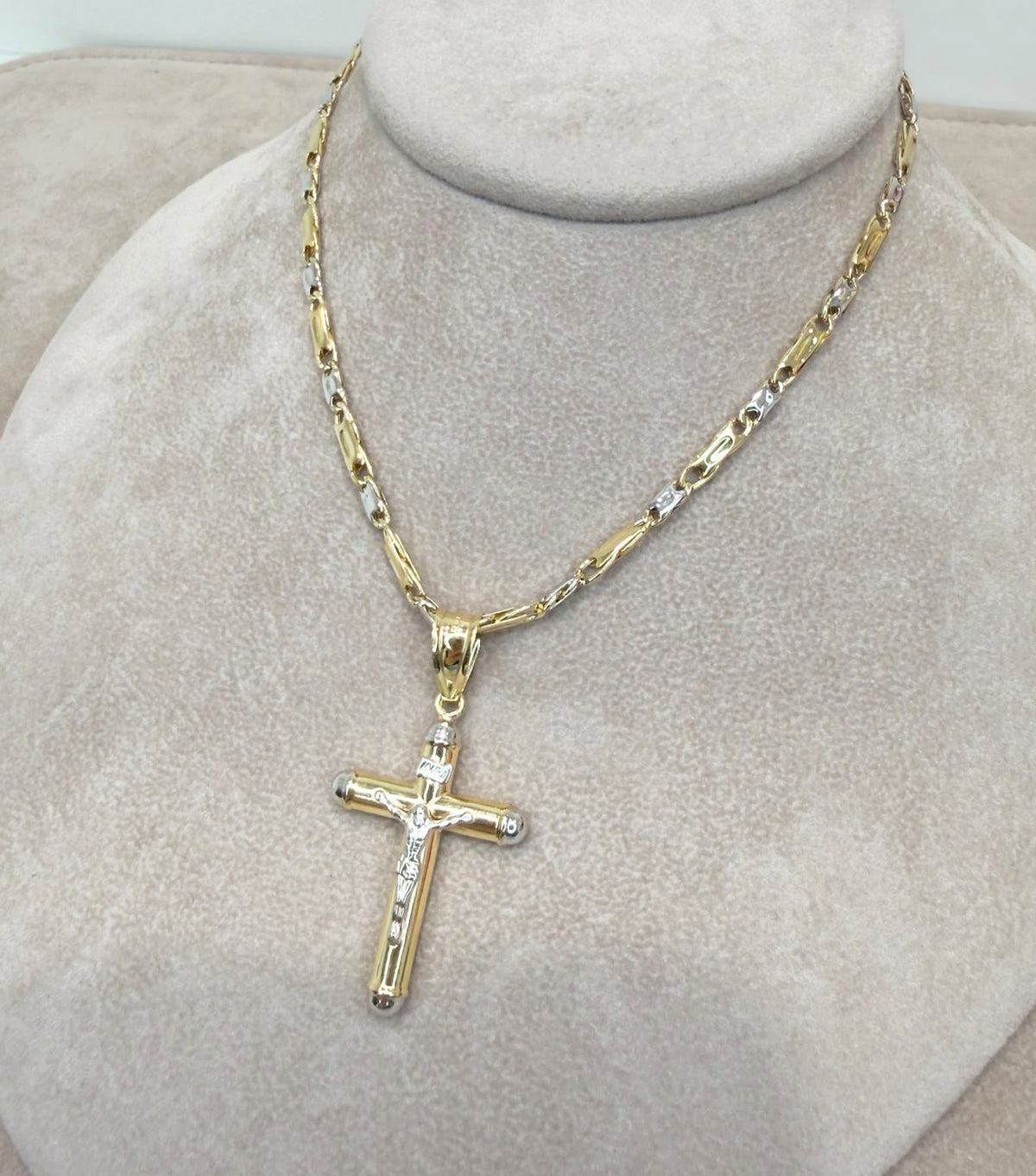 COLLANA UOMO CON CROCIFISSO BICOLORE IN ORO 18 KT (750)