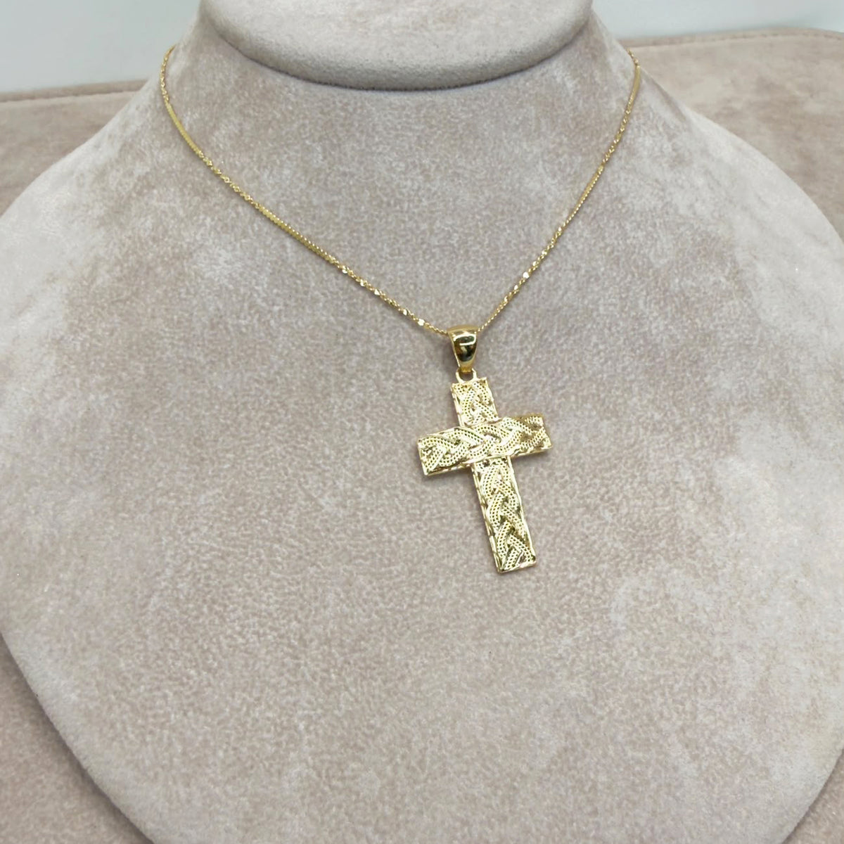 COLLANA IN ORO GIALLO 18 KT (750) CON CROCE LAVORATA