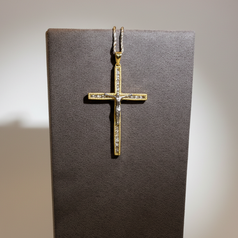 Ciondolo croce con Cristo e zirconi in oro giallo e bianco 18KT (750) – Made in Italy