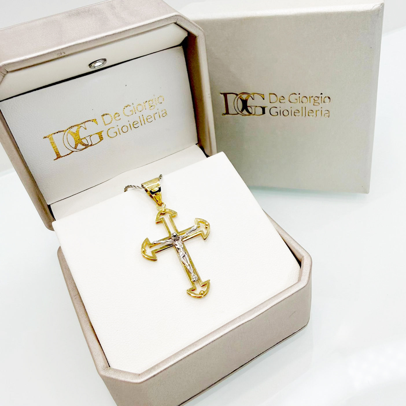 Ciondolo croce in oro giallo e bianco 18KT (750) con Cristo
