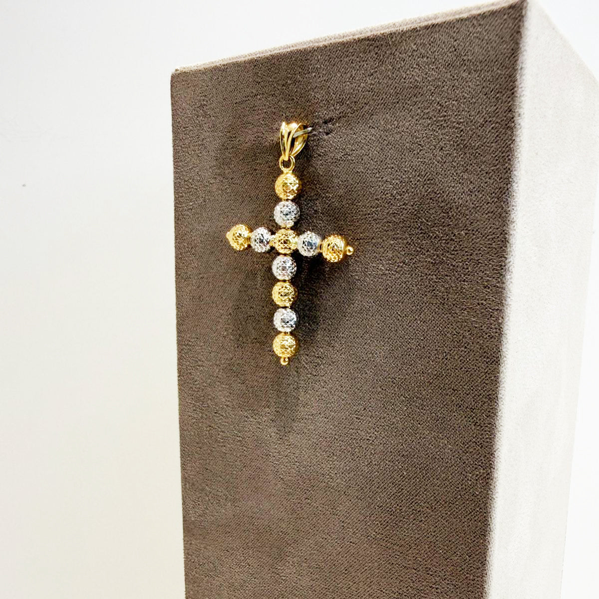 Ciondolo a croce in oro giallo e bianco 18KT (750) con sfere diamantate unisex