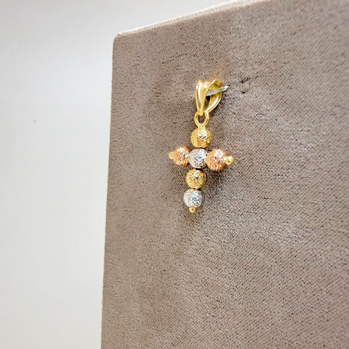 Ciondolo a croce in oro giallo, bianco e rosa 18KT (750) con sfere diamantate unisex