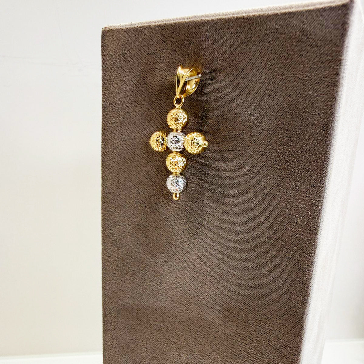Ciondolo a croce in oro giallo e bianco 18KT (750) con sfere diamantate unisex