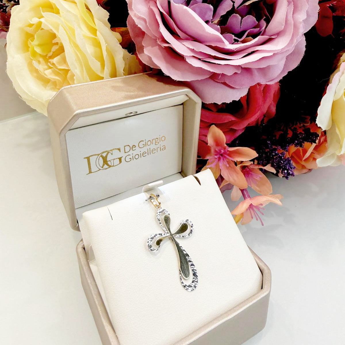 Ciondolo croce sagomata da donna in oro giallo e bianco 18KT (750)