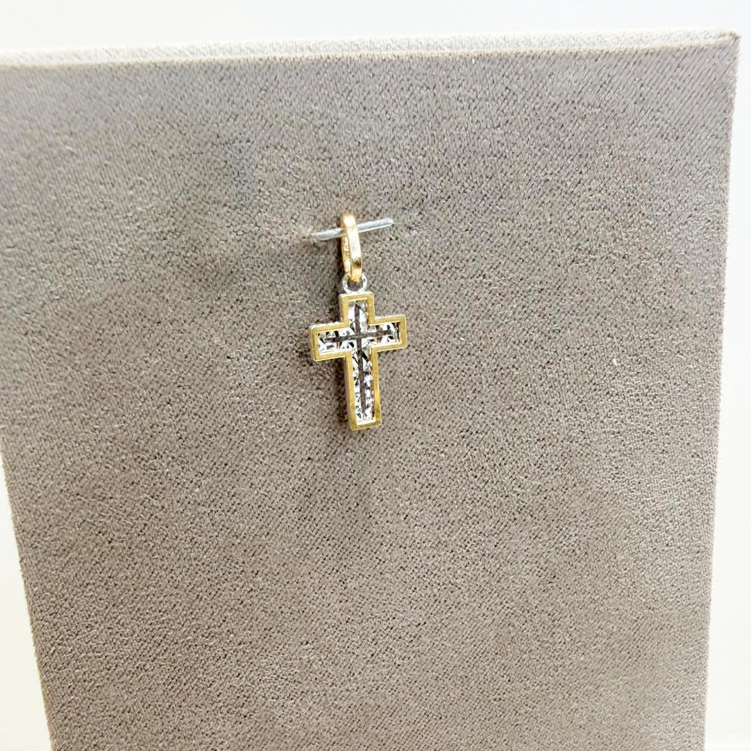 Ciondolo croce unisex in oro giallo e bianco (750) con lavorazione diamantata
