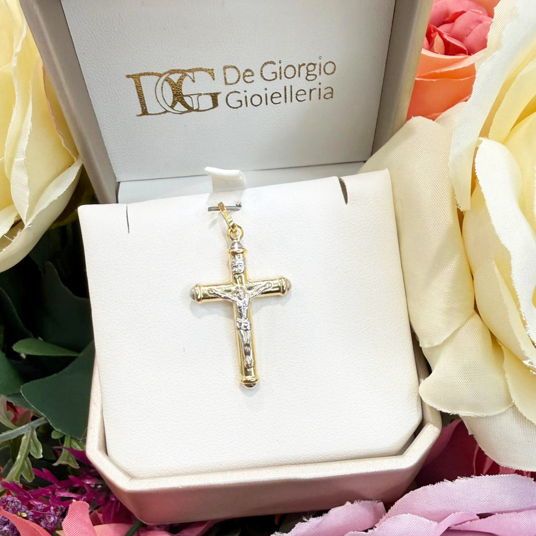 Ciondolo croce con Cristo da uomo in oro giallo e oro bianco (750)