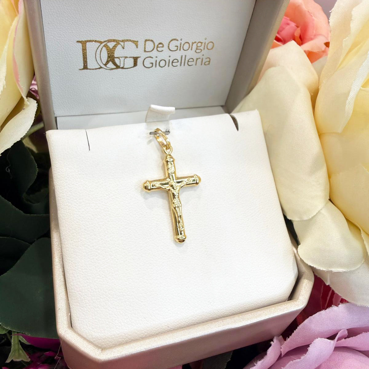 Ciondolo croce con Cristo da uomo in oro giallo (750)