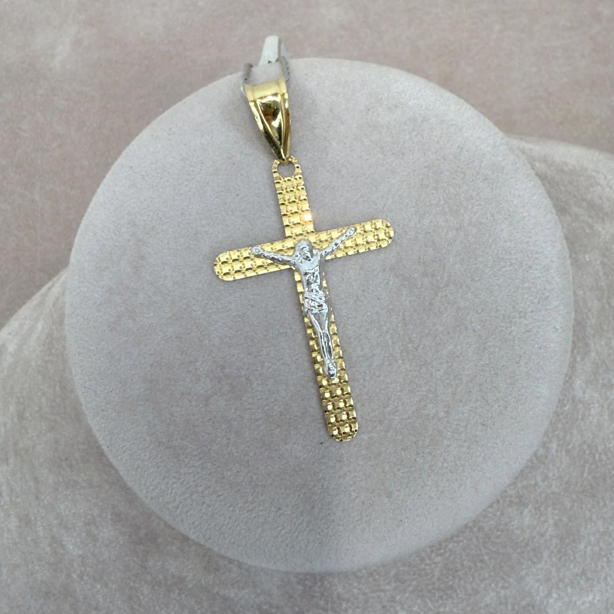 CROCE CON CRISTO IN ORO GIALLO E BIANCO 18 KT (750)