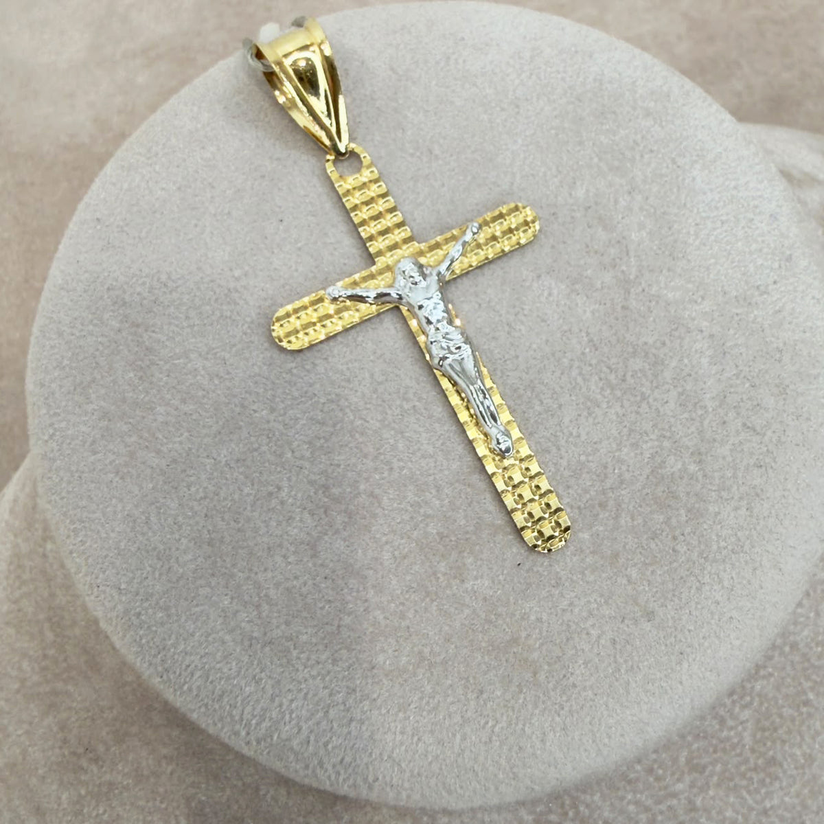 CROCE CON CRISTO IN ORO GIALLO E BIANCO 18 KT (750)