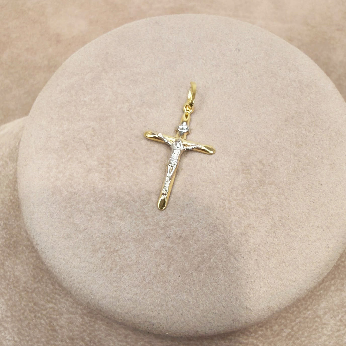 CROCIFISSO UOMO IN ORO GIALLO E BIANCO 18 KT (750)