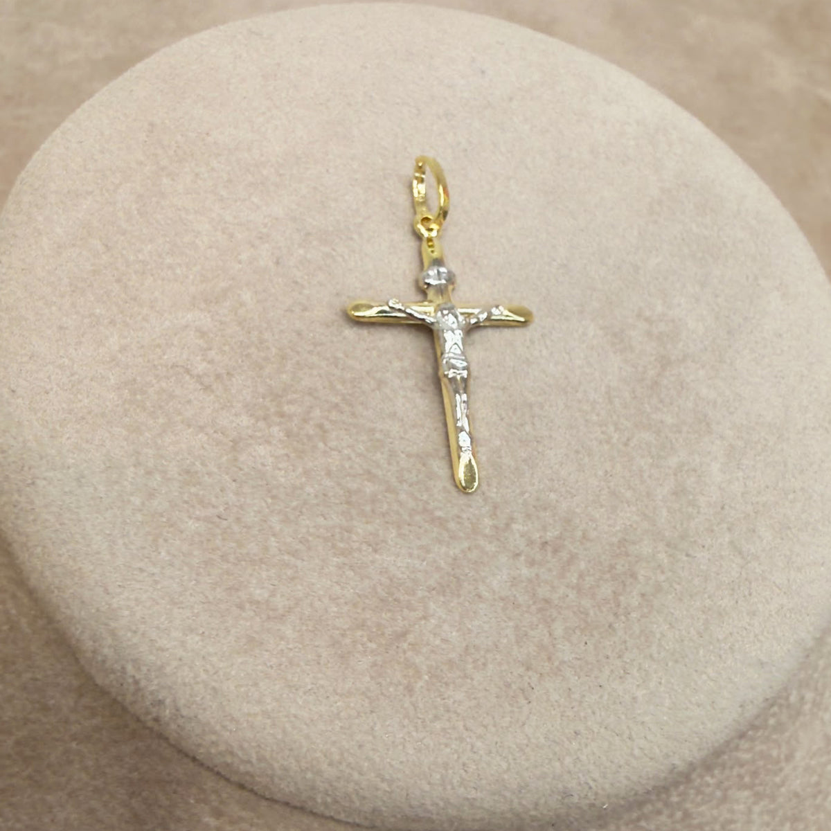 CROCIFISSO UOMO IN ORO GIALLO E BIANCO 18 KT (750)