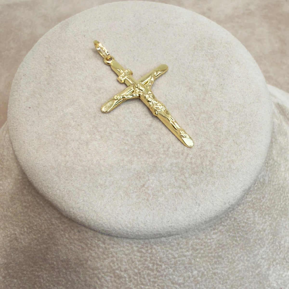 CROCE IN ORO GIALLO 18 KT (750) CON CRISTO