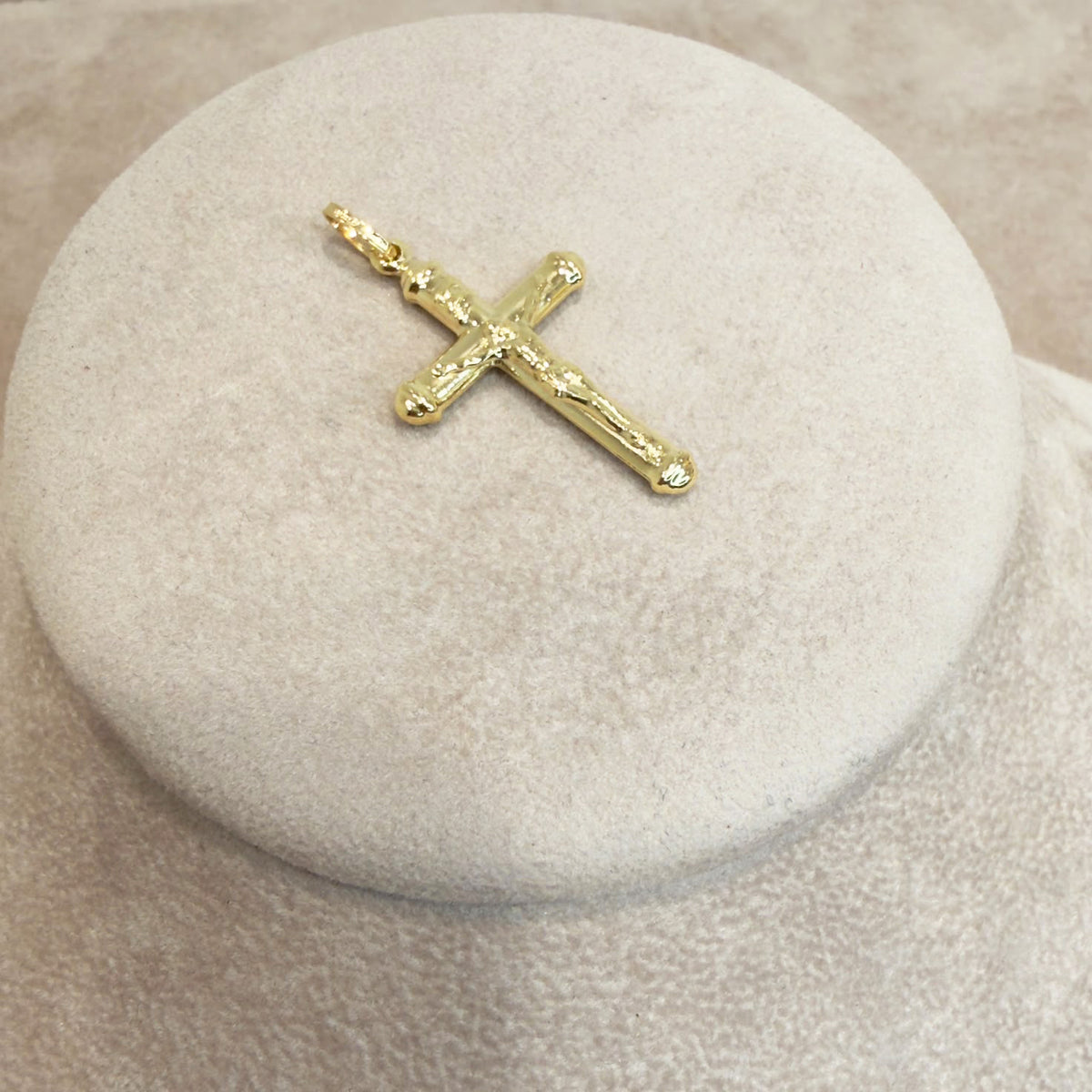 CROCE IN ORO GIALLO 18 KT (750) CON CRISTO