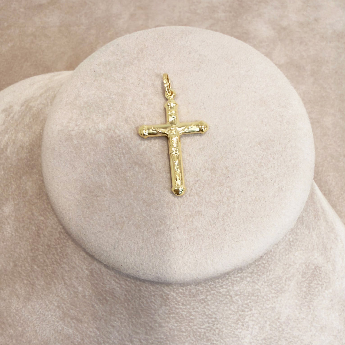 CROCE IN ORO GIALLO 18 KT (750) CON CRISTO