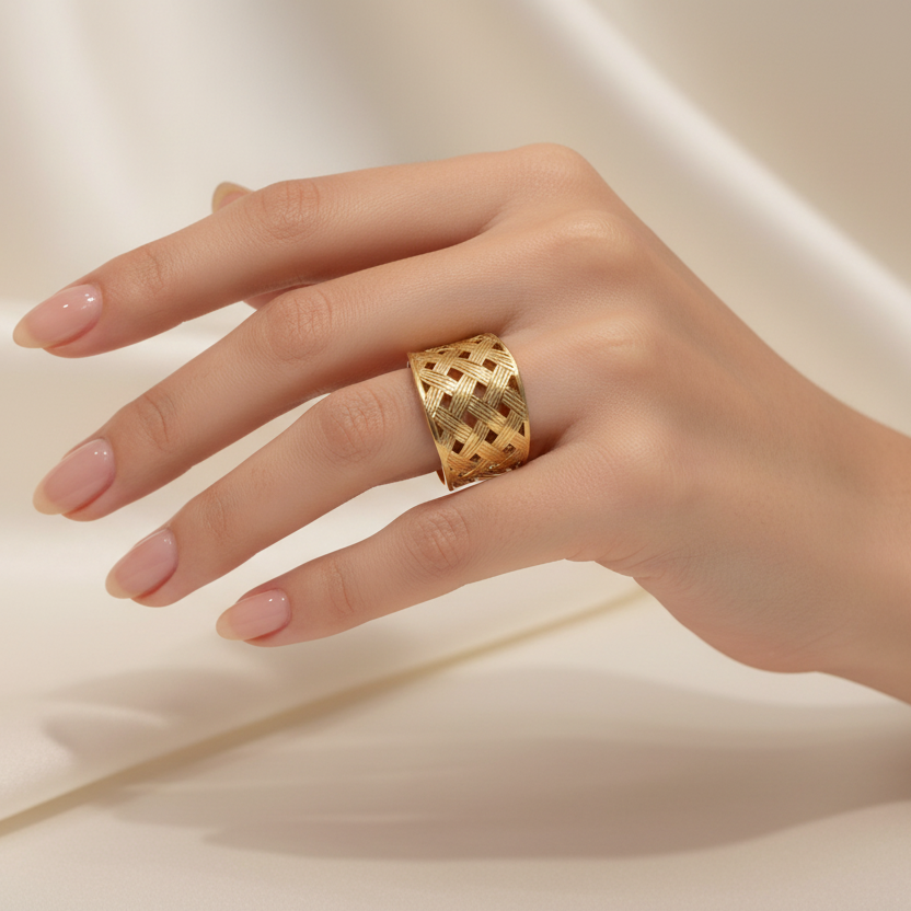 Anello fascia traforata intrecciata in oro giallo 18KT (750) – Made in Italy