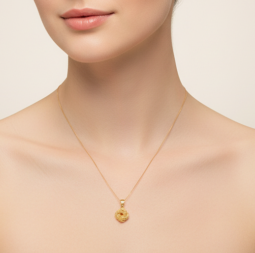 Collana con pendente nodo intrecciato in oro giallo 18KT (750) – Made in Italy