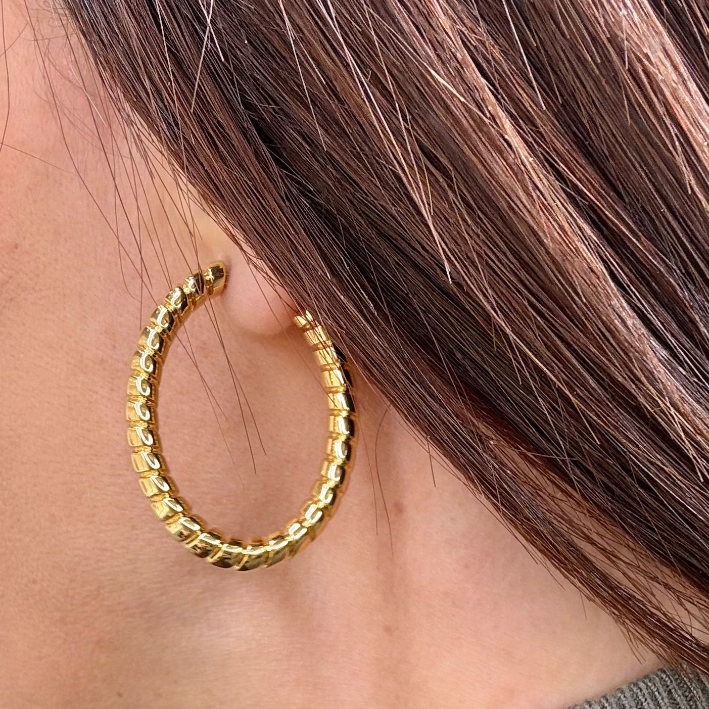 Orecchini a cerchio bombati in oro giallo 18KT (750) – Made in Italy