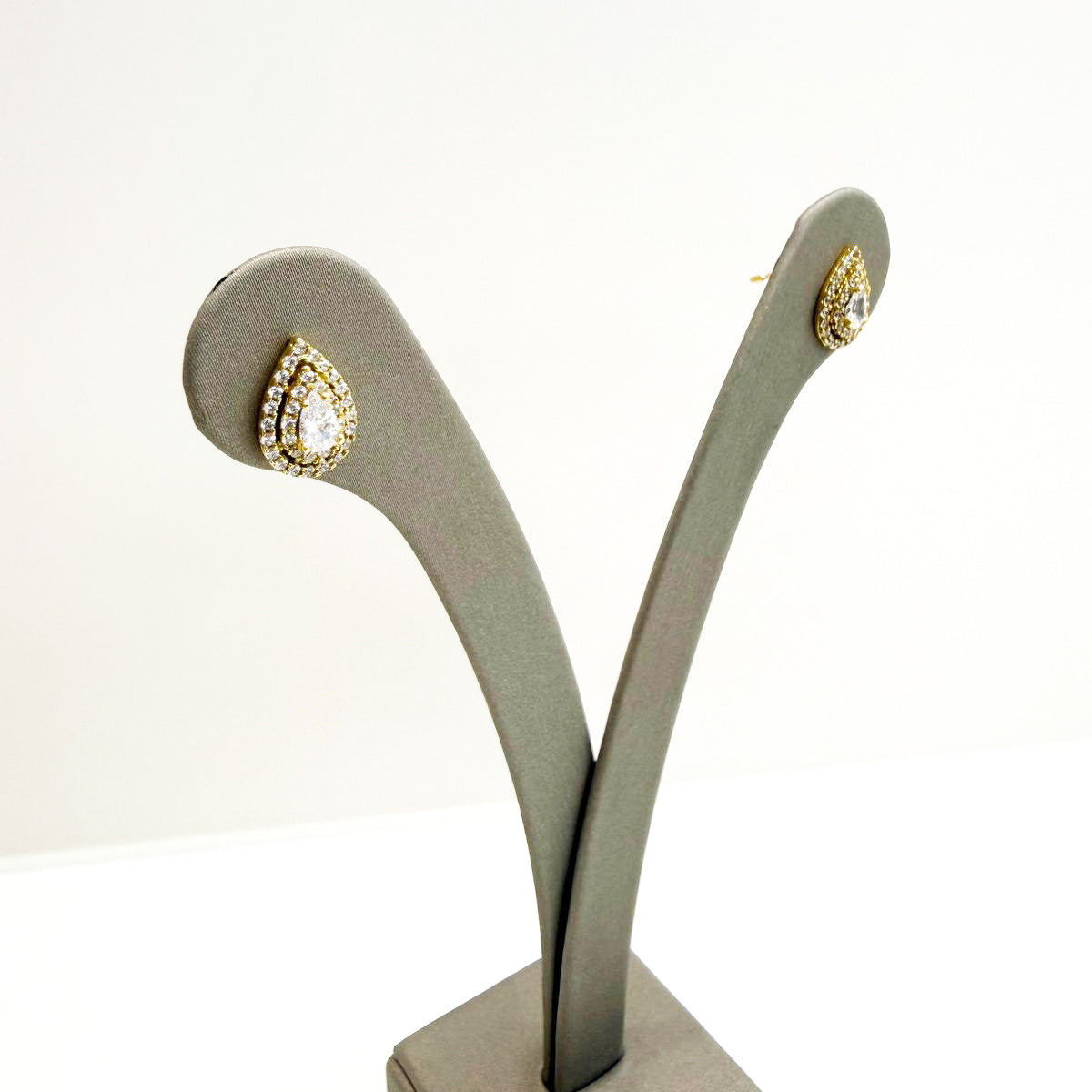 Orecchini a goccia con zirconi in oro giallo 18KT (750) – Made in Italy