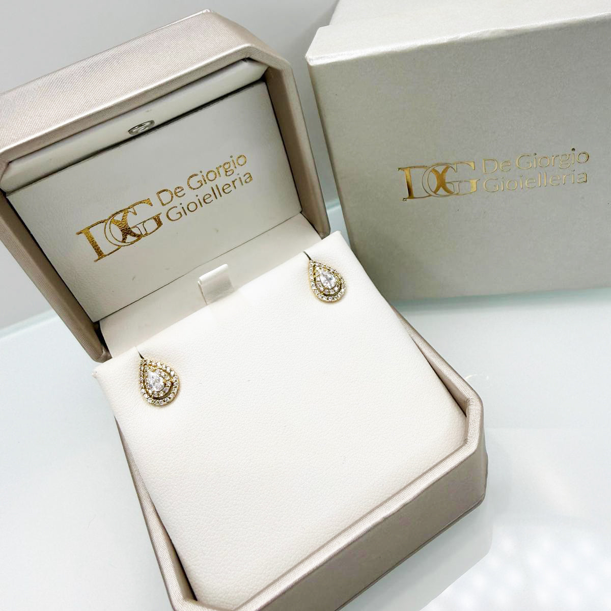 Orecchini a goccia con zirconi in oro giallo 18KT (750) – Made in Italy