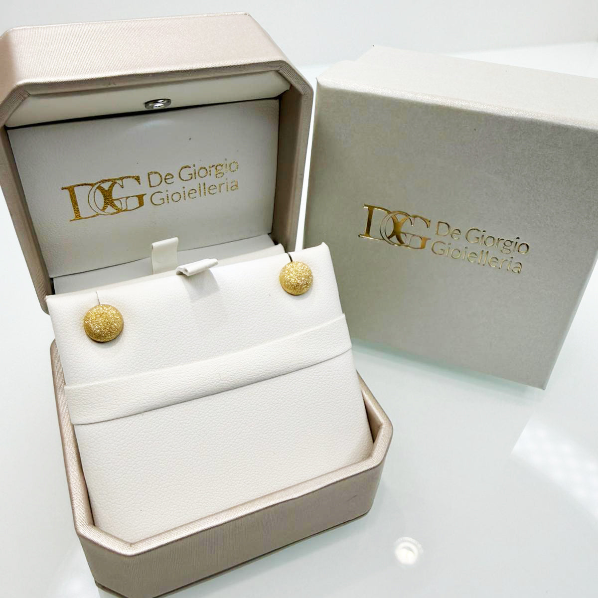 Orecchini a lobo satinati in oro giallo 18KT (750) – Design moderno e minimal