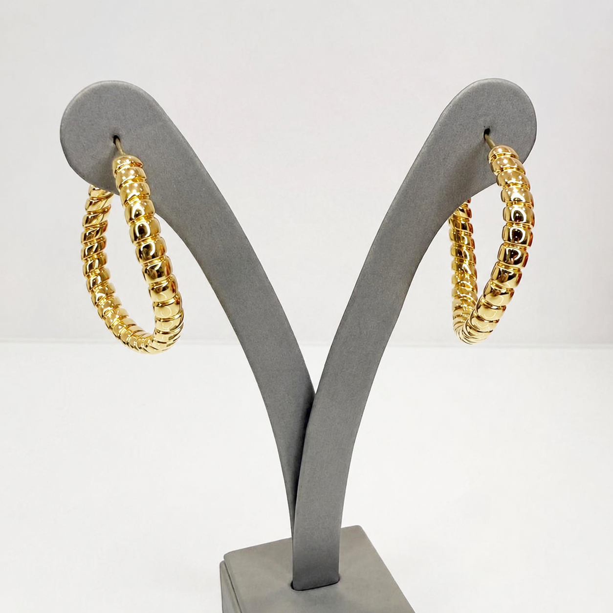Orecchini cerchio bombati in oro giallo 18 KT (750)
